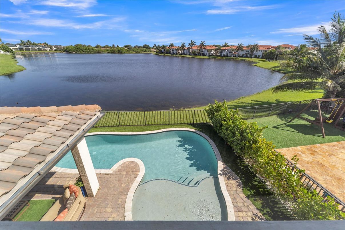 Exterior, Pool, Water