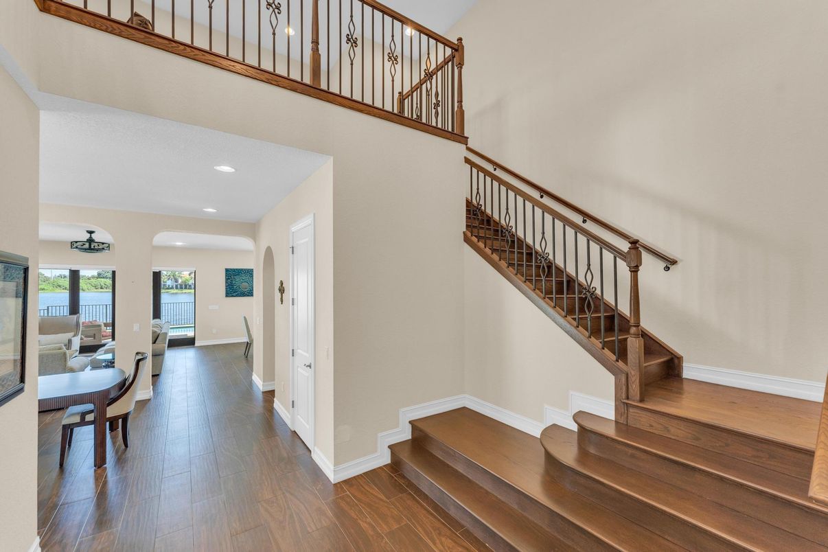 Interior, Recessed Lighting, Wood Texture Flooring