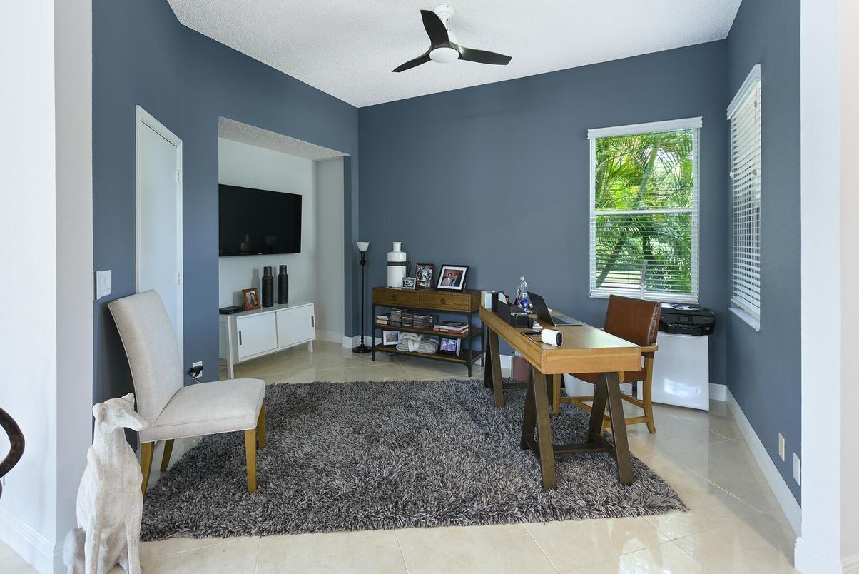Home Office, Interior