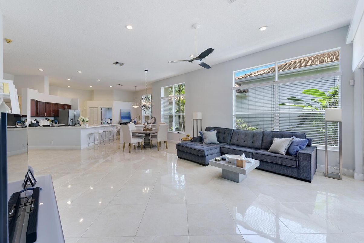 Chandelier, Dining room, Interior, Kitchen, Living room, Pendant Lights, Recessed Lighting
