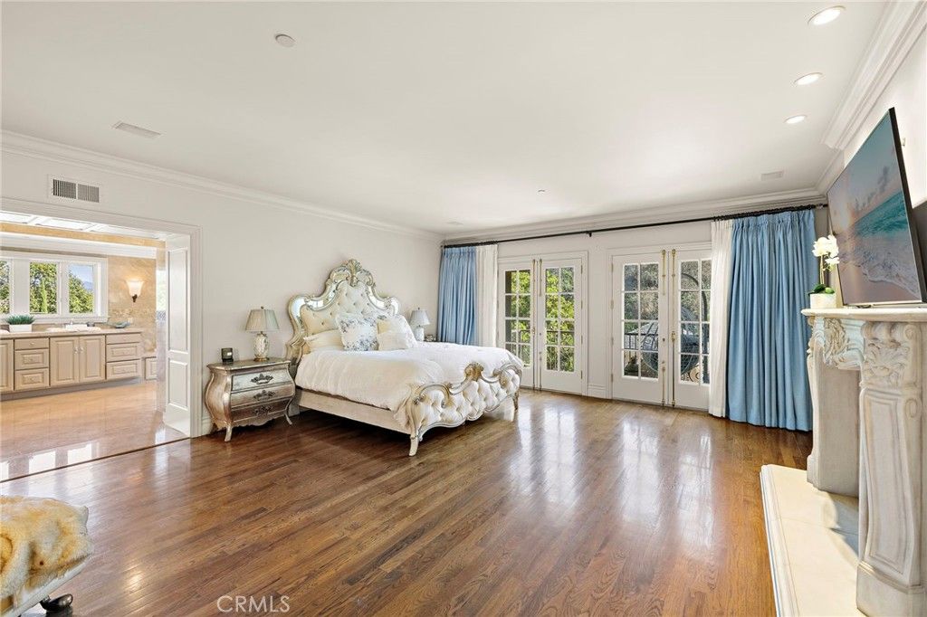 Bedroom, Fireplace, Interior, Recessed Lighting, Wood Texture Flooring