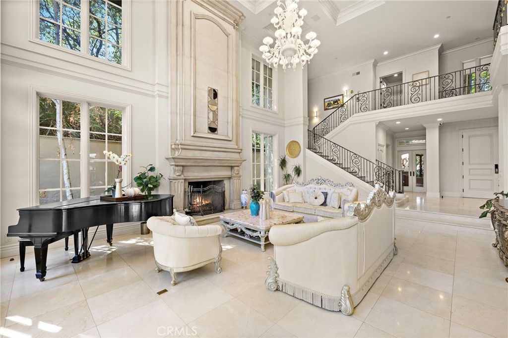 Chandelier, Fireplace, Interior, Living room, Piano, Recessed Lighting