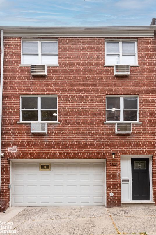 Attached, Exterior, Facade, Brick Facade, Rowhouse