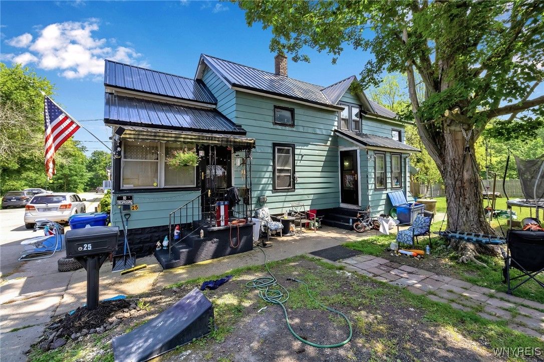 Backyard, Exterior, Facade, Queen Anne Victorian