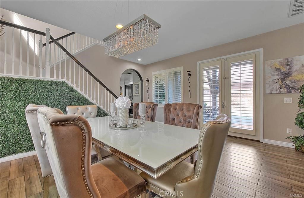 Chandelier, Dining room, Interior, Recessed Lighting, Wood Texture Flooring