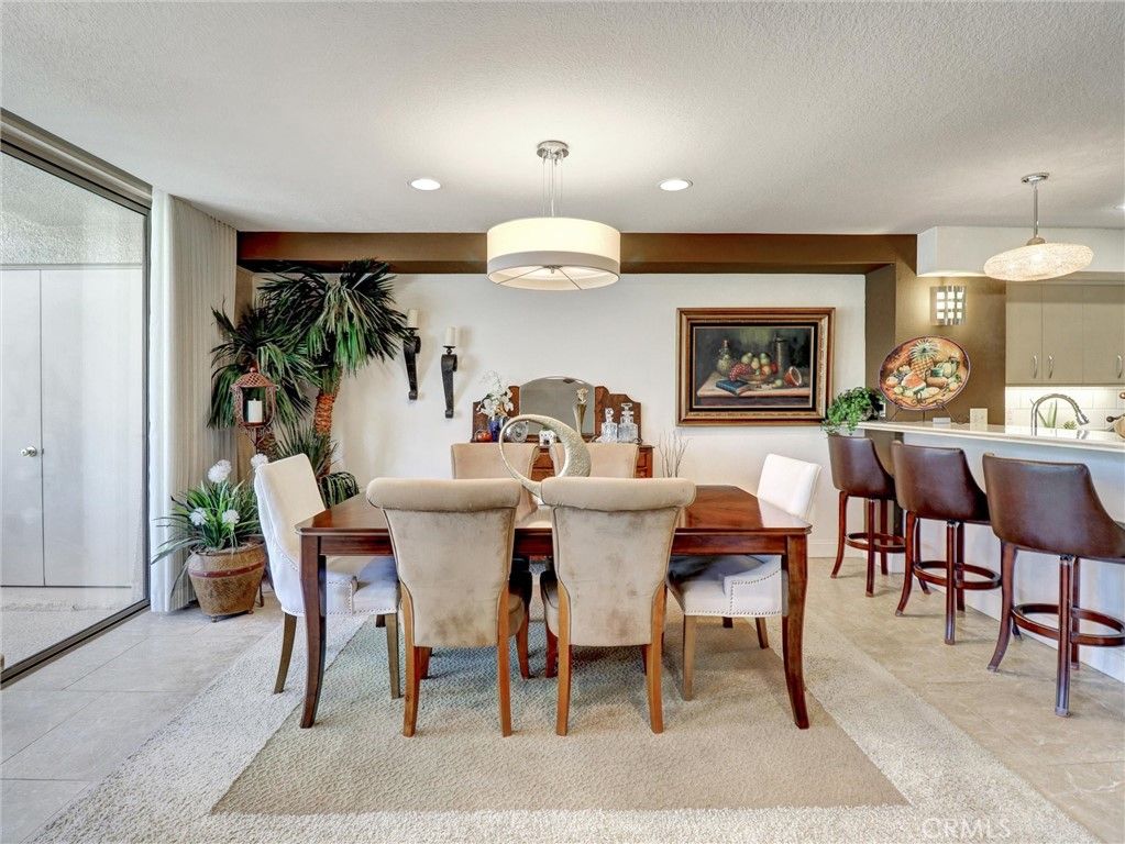 Dining room, Interior, Pendant Lights, Recessed Lighting