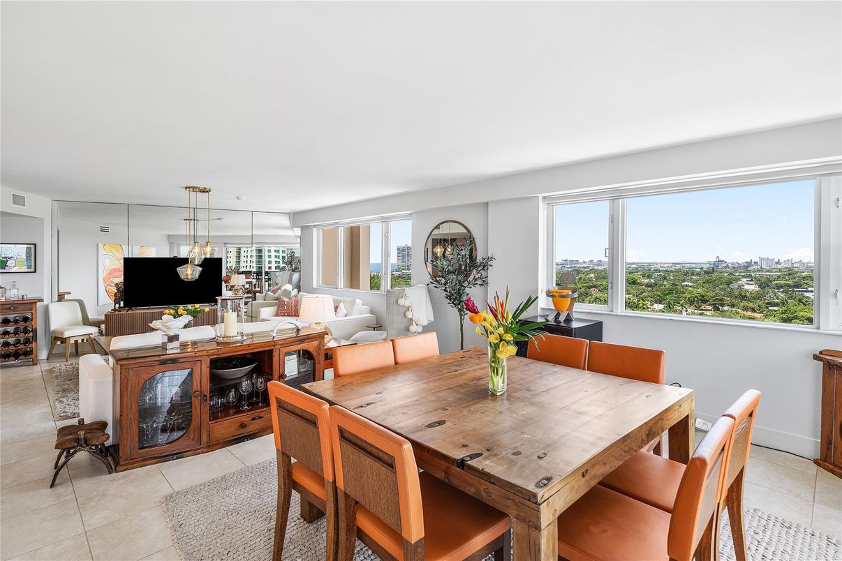 Dining room, Interior, Living room, Pendant Lights