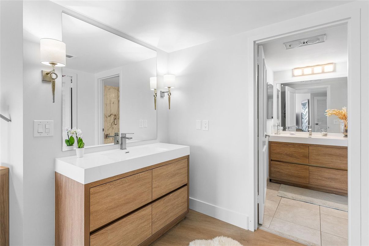 Bathroom, Dual Sink Vanities, Interior, Wood Texture Flooring