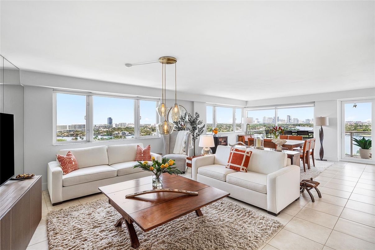 Dining room, Interior, Living room, Pendant Lights