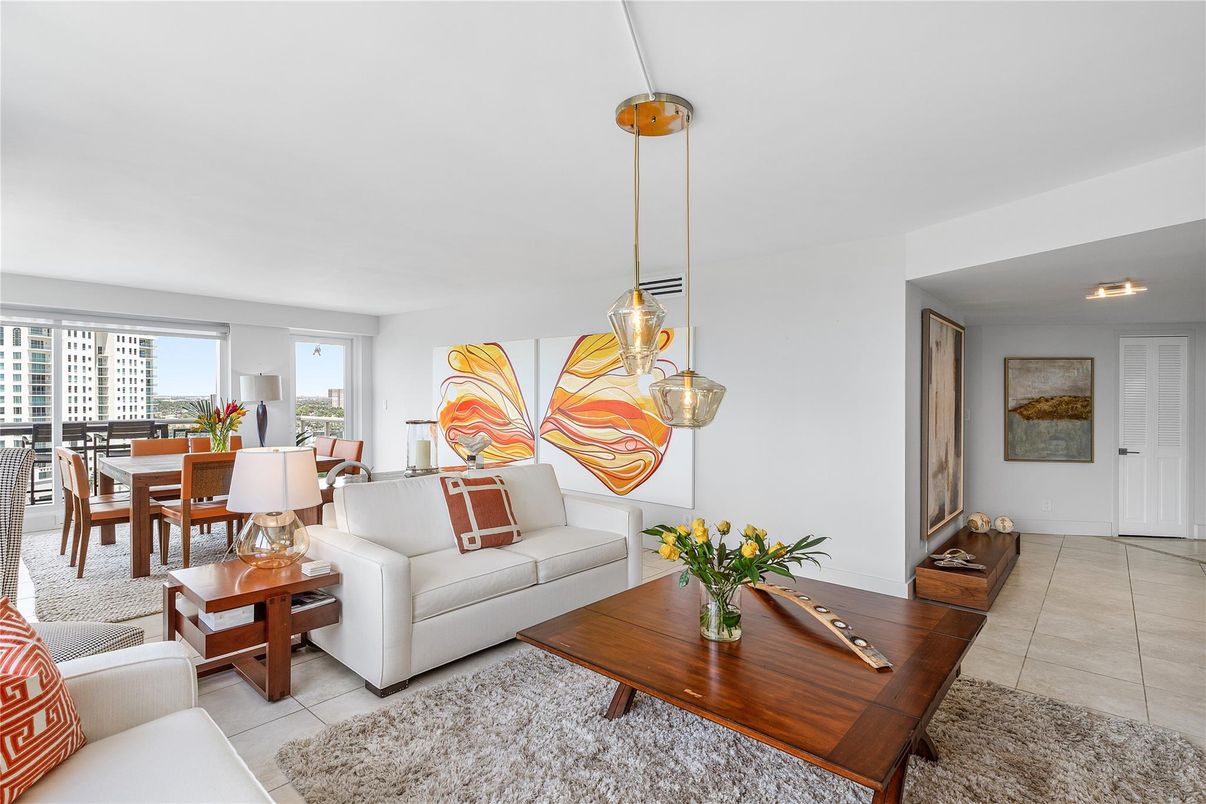 Dining room, Interior, Living room, Pendant Lights, Recessed Lighting