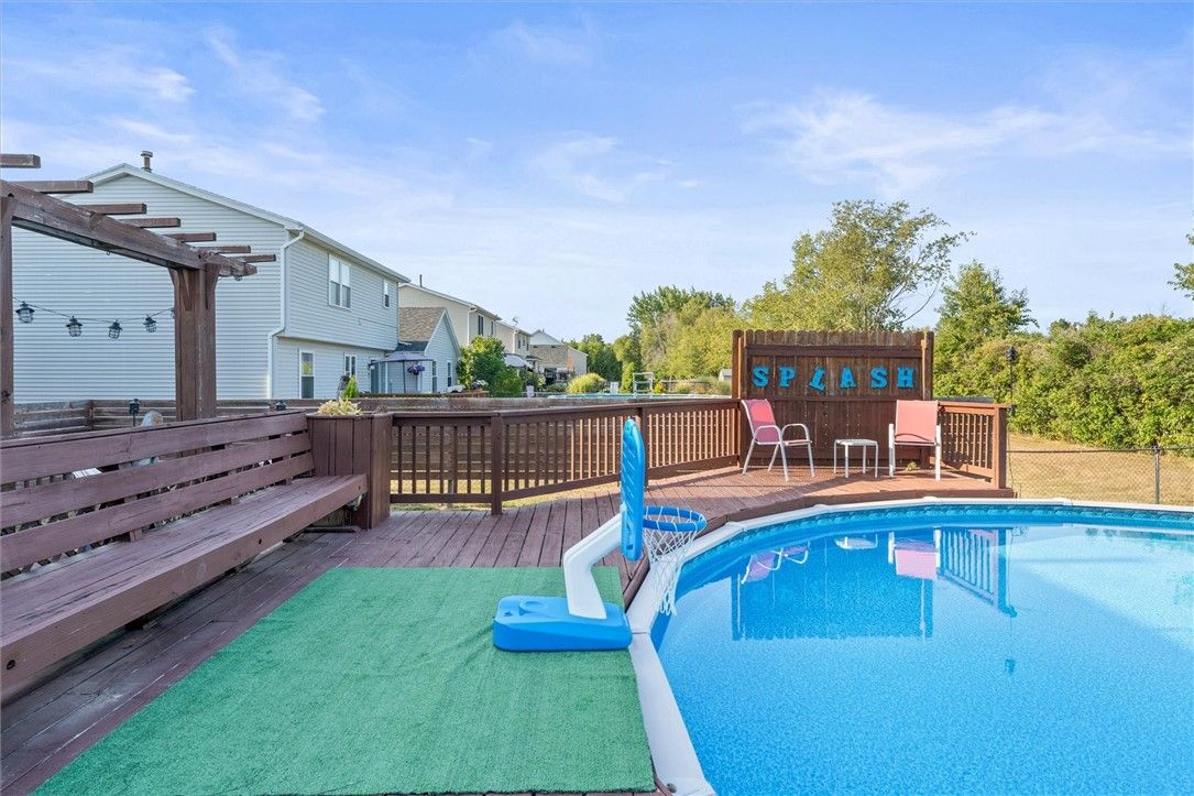 Exterior, Playground, Pool