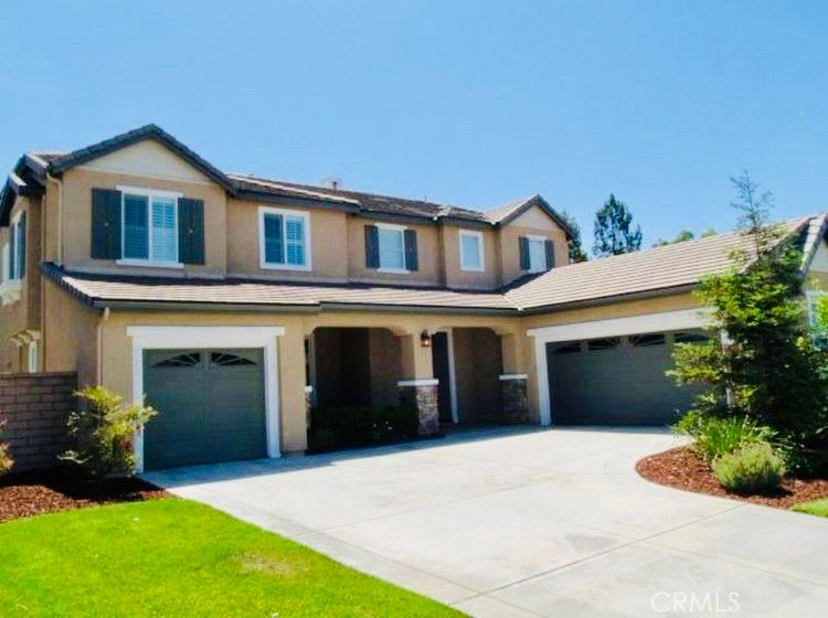Attached, Exterior, Facade, American Craftsman