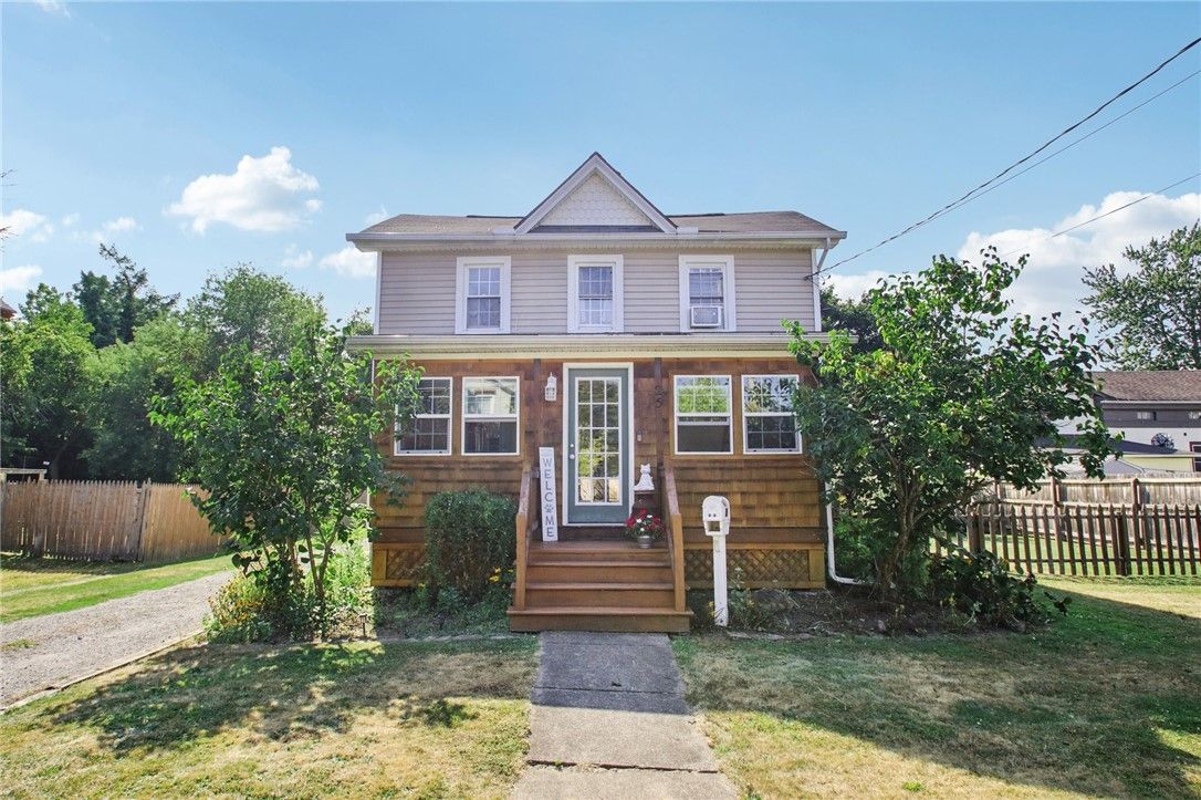 Exterior, Facade, American Foursquare