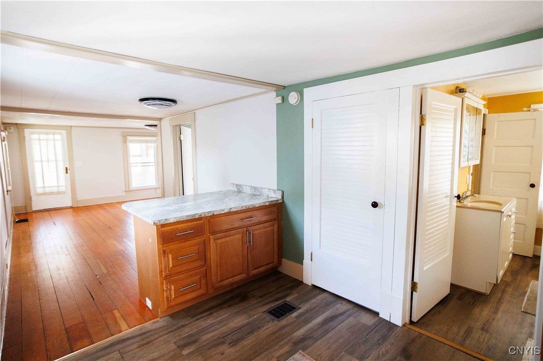 Interior, Washer, Wood Texture Flooring