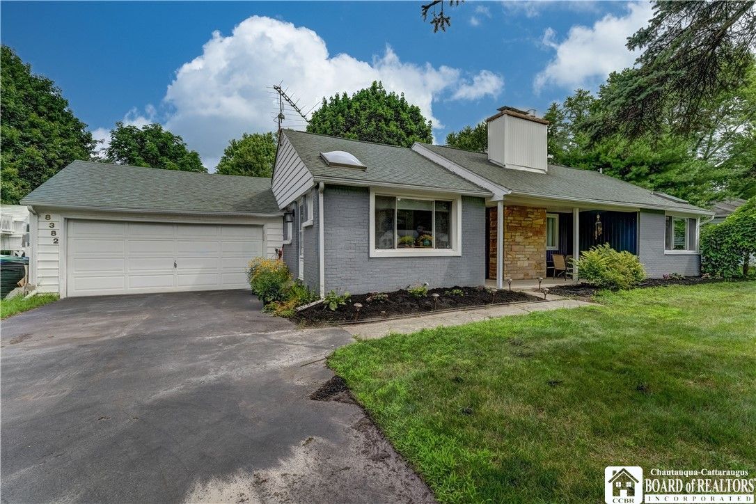 Attached, Exterior, Facade, Brick Facade, Ranch
