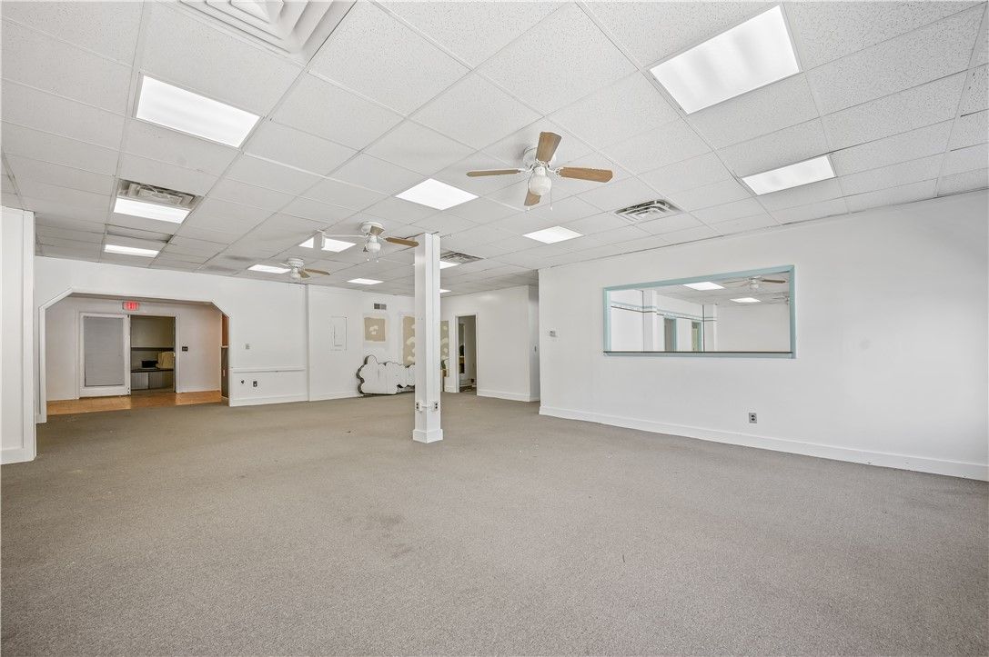 Empty room, Interior, Recessed Lighting