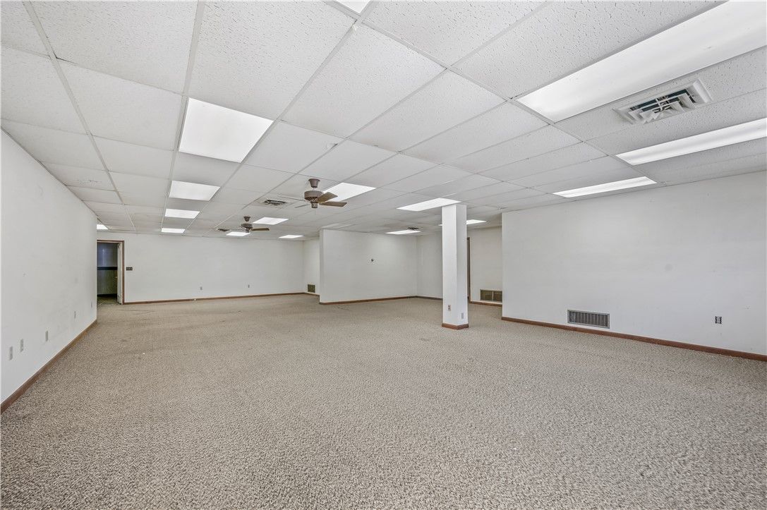 Empty room, Interior, Recessed Lighting