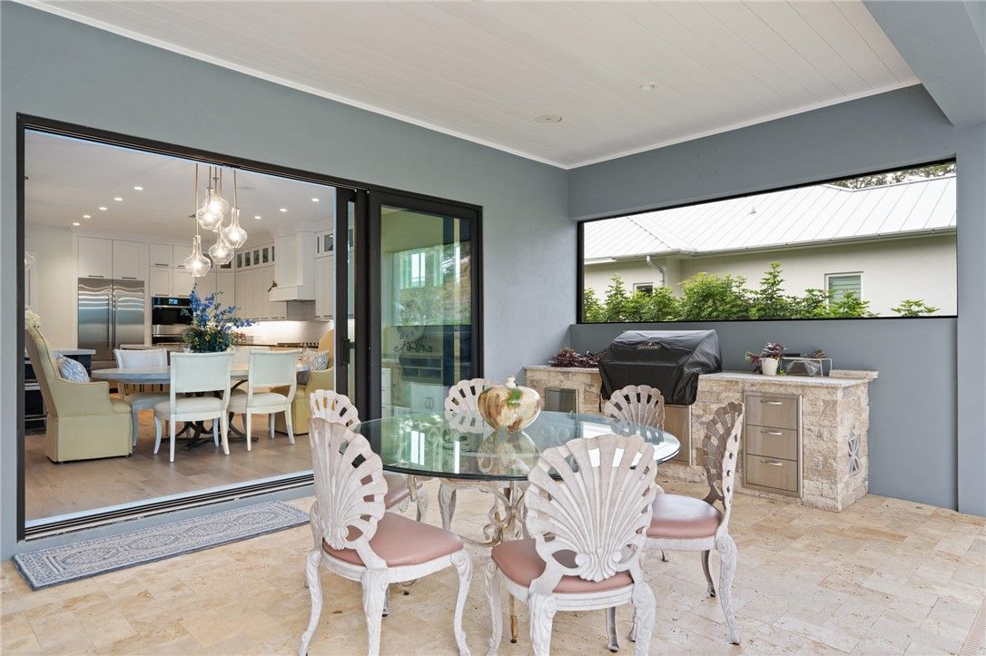Dining room, Interior, Kitchen, Pendant Lights, Recessed Lighting, Stainless Steel Appliances