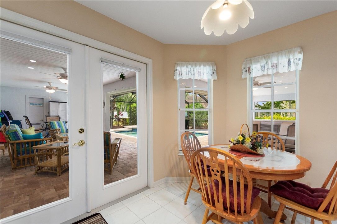 Dining room, Interior, Recessed Lighting