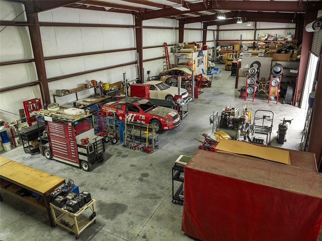 Garage, Interior