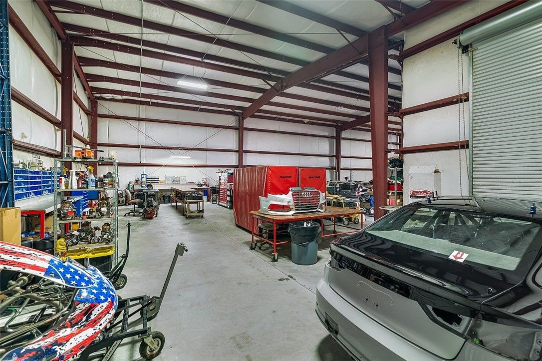 Garage, Interior