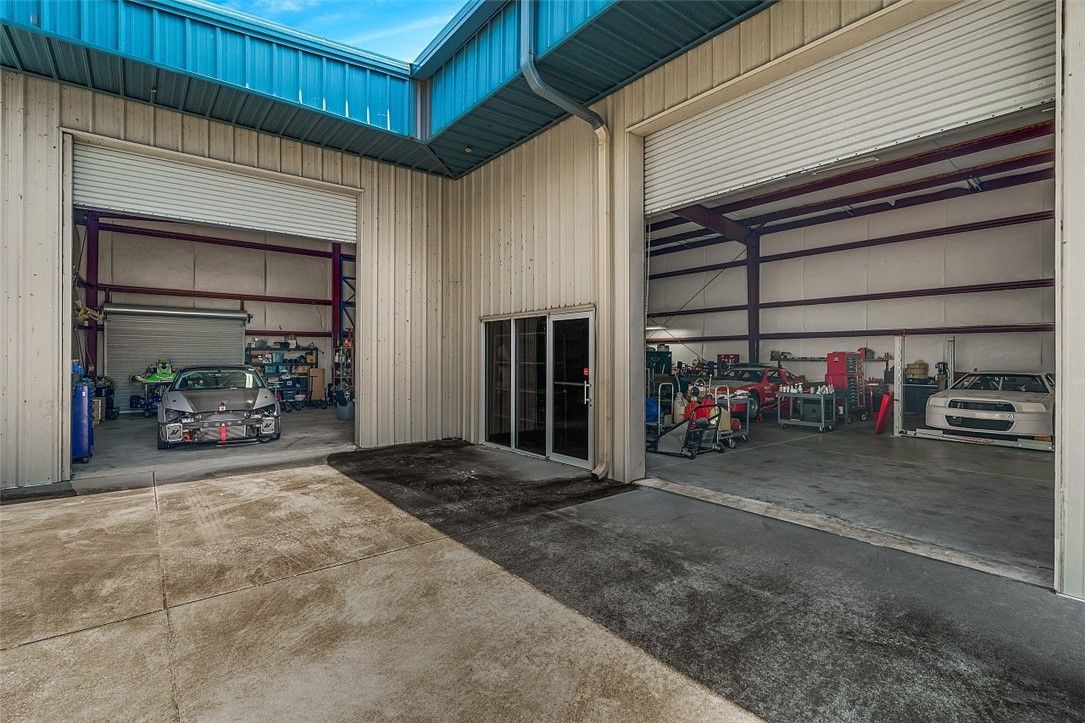 Exterior, Garage, Interior