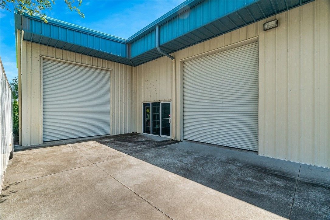 Detached Garage, Exterior