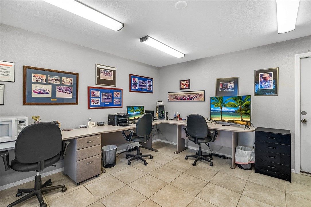 Home Office, Interior