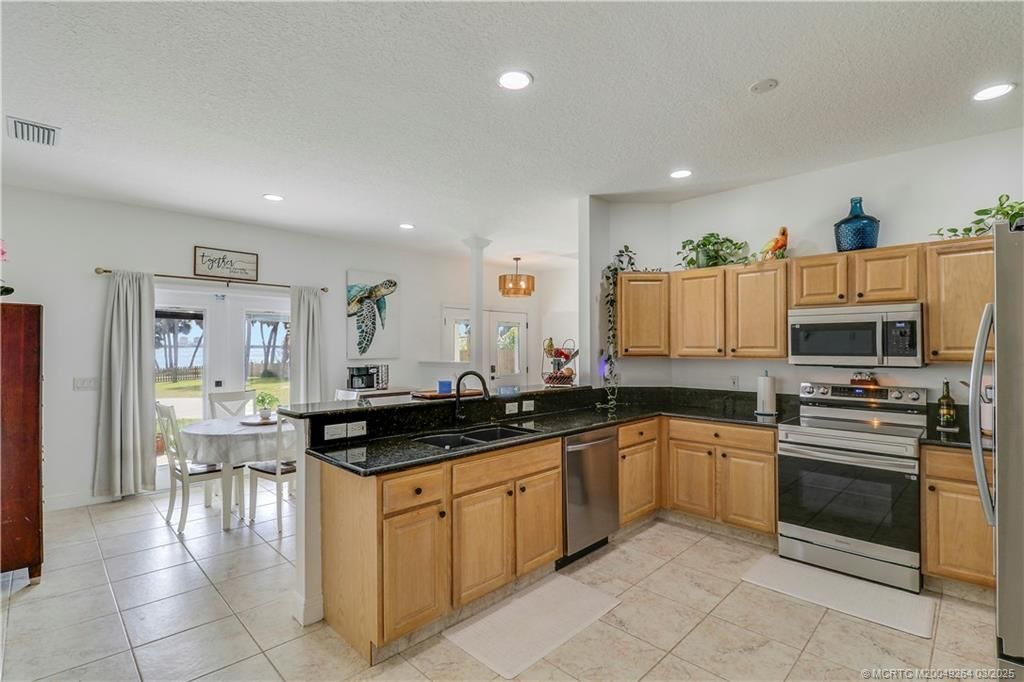 Dining room, Interior, Kitchen, Pendant Lights, Recessed Lighting, Stainless Steel Appliances