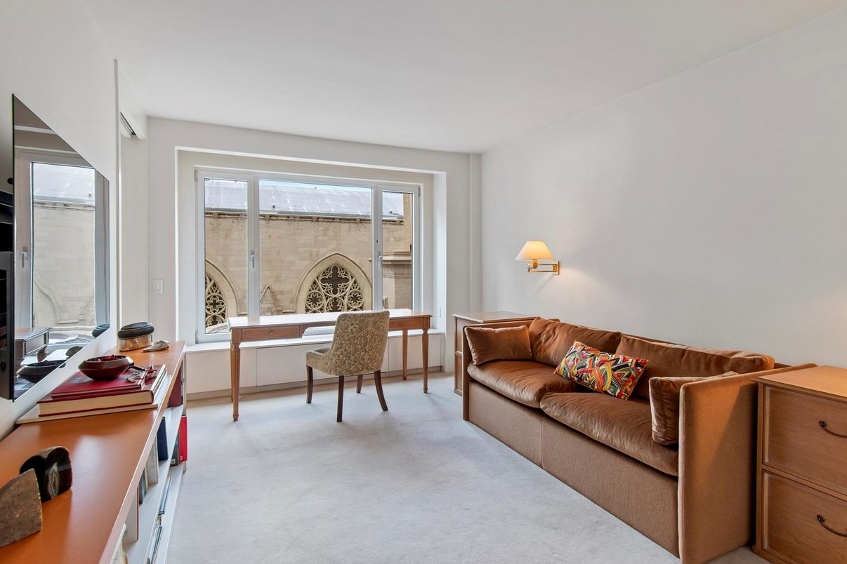 Home Office, Interior