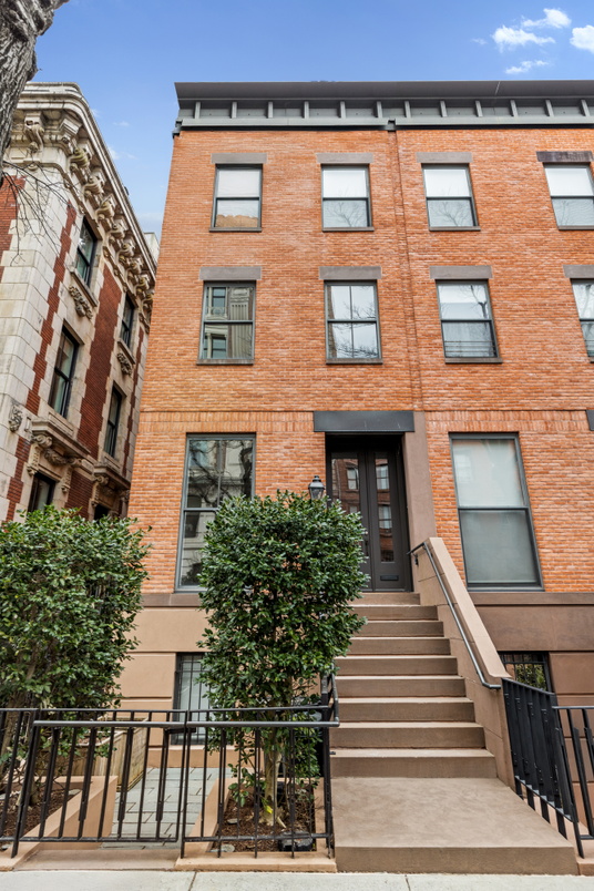Exterior, Facade, Brick Facade, Rowhouse