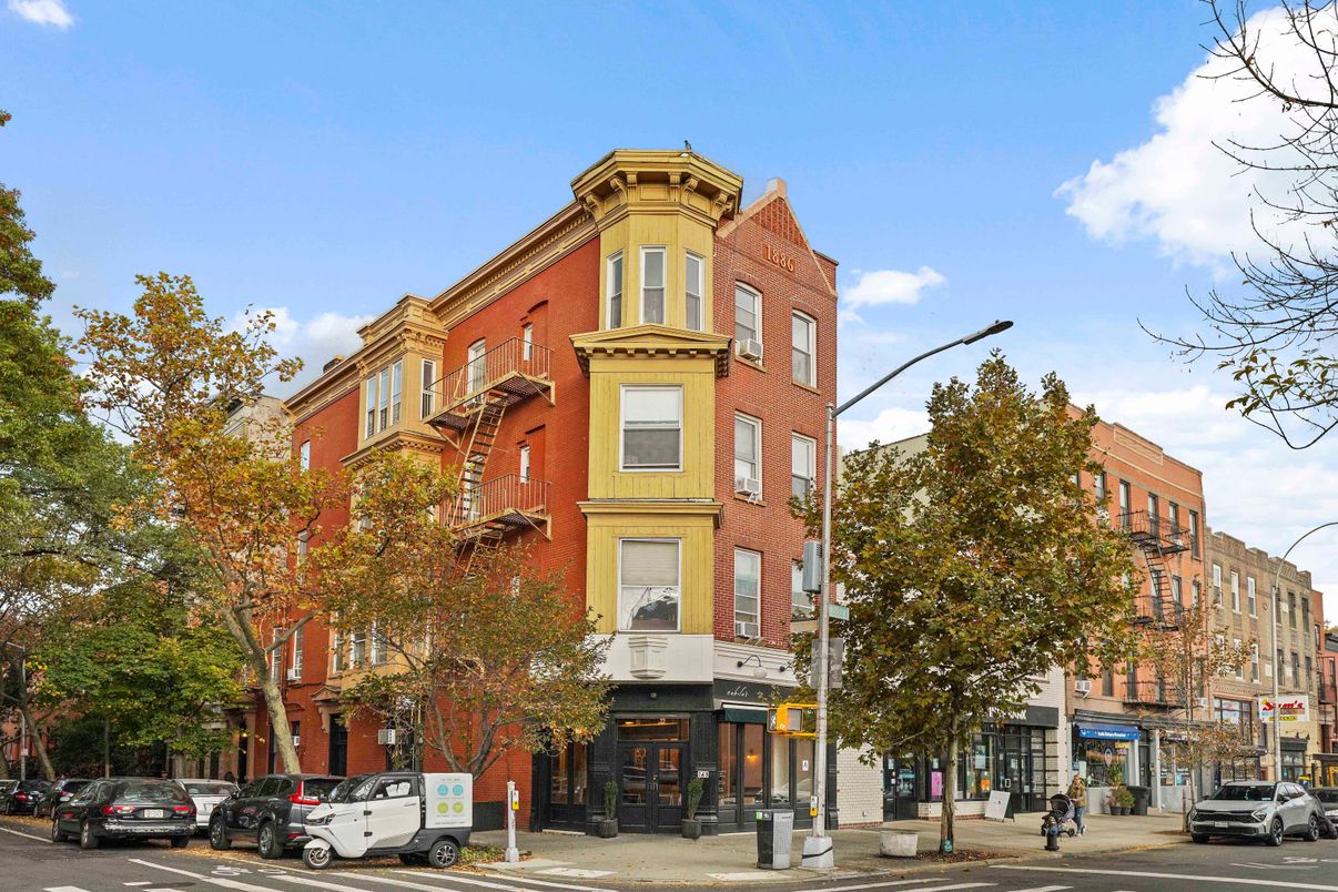 Exterior, Facade, Brick Facade, Rowhouse