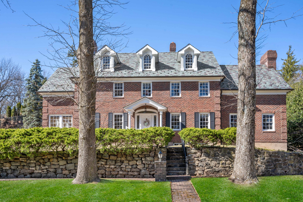 Exterior, Facade, Brick Facade, Georgian