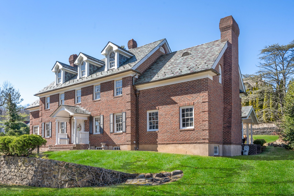 Exterior, Facade, Brick Facade, Georgian