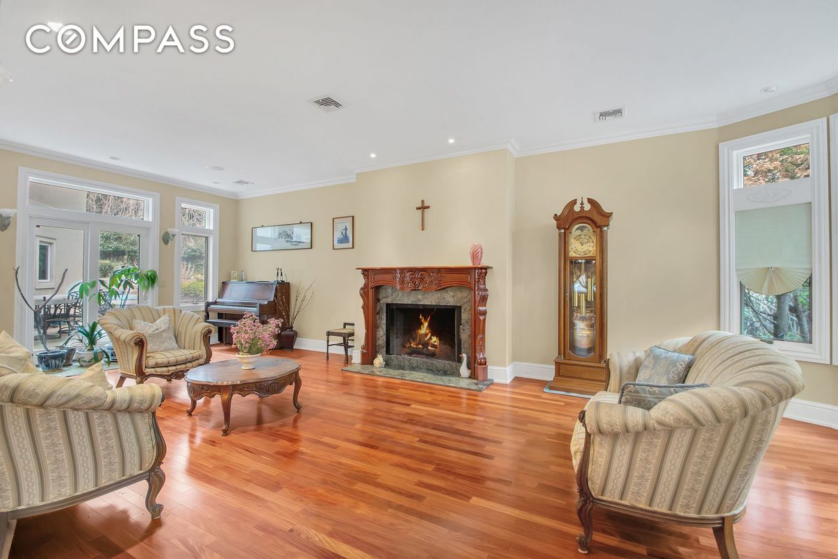 Fireplace, Interior, Living room, Piano, Recessed Lighting, Wood Texture Flooring