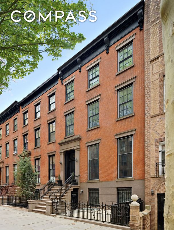 Exterior, Facade, Brick Facade, Rowhouse