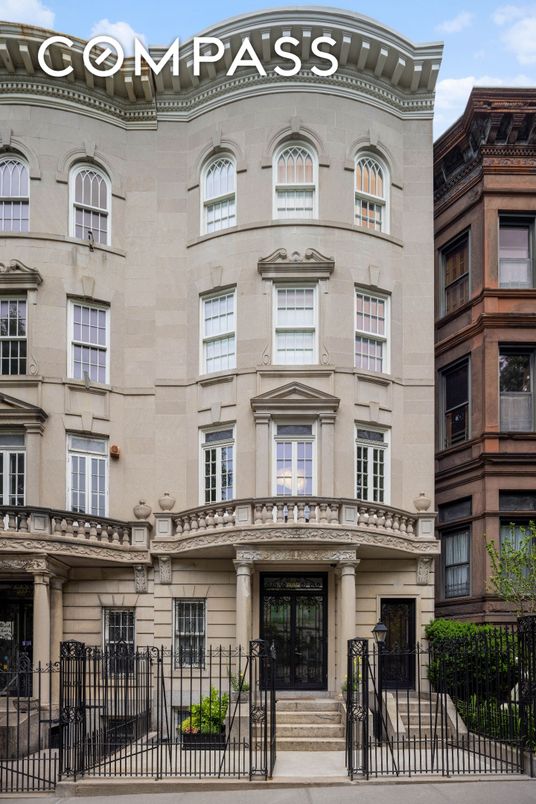 Exterior, Facade, Brownstone
