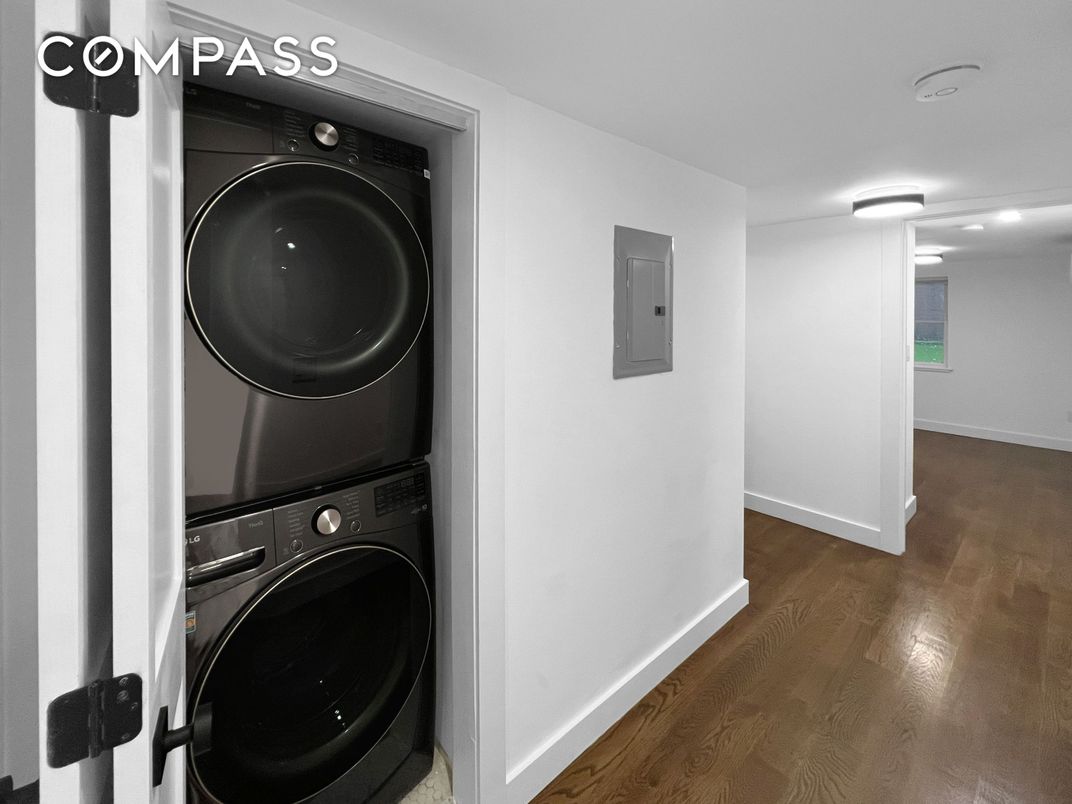 Interior, Utility Closets, Washer, Wood Texture Flooring