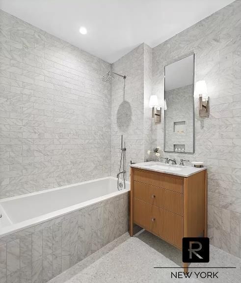 Bathroom, Interior, Recessed Lighting