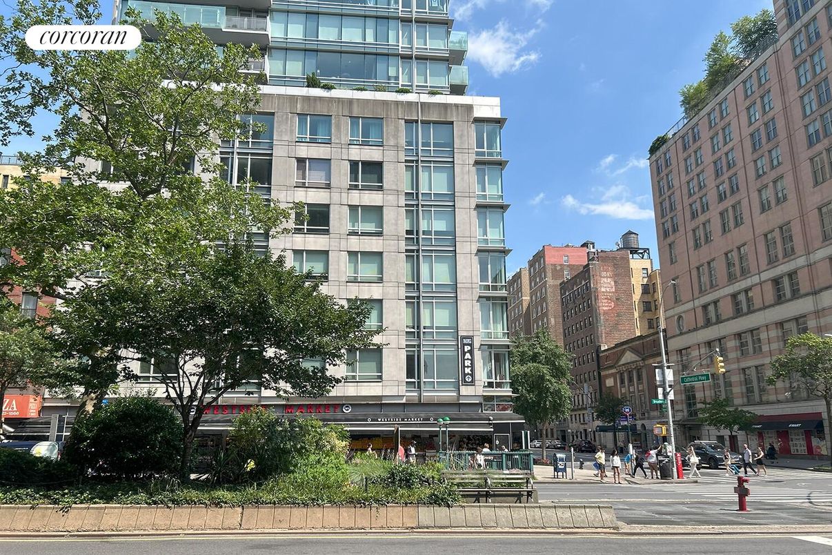 Exterior, Facade, Highrise