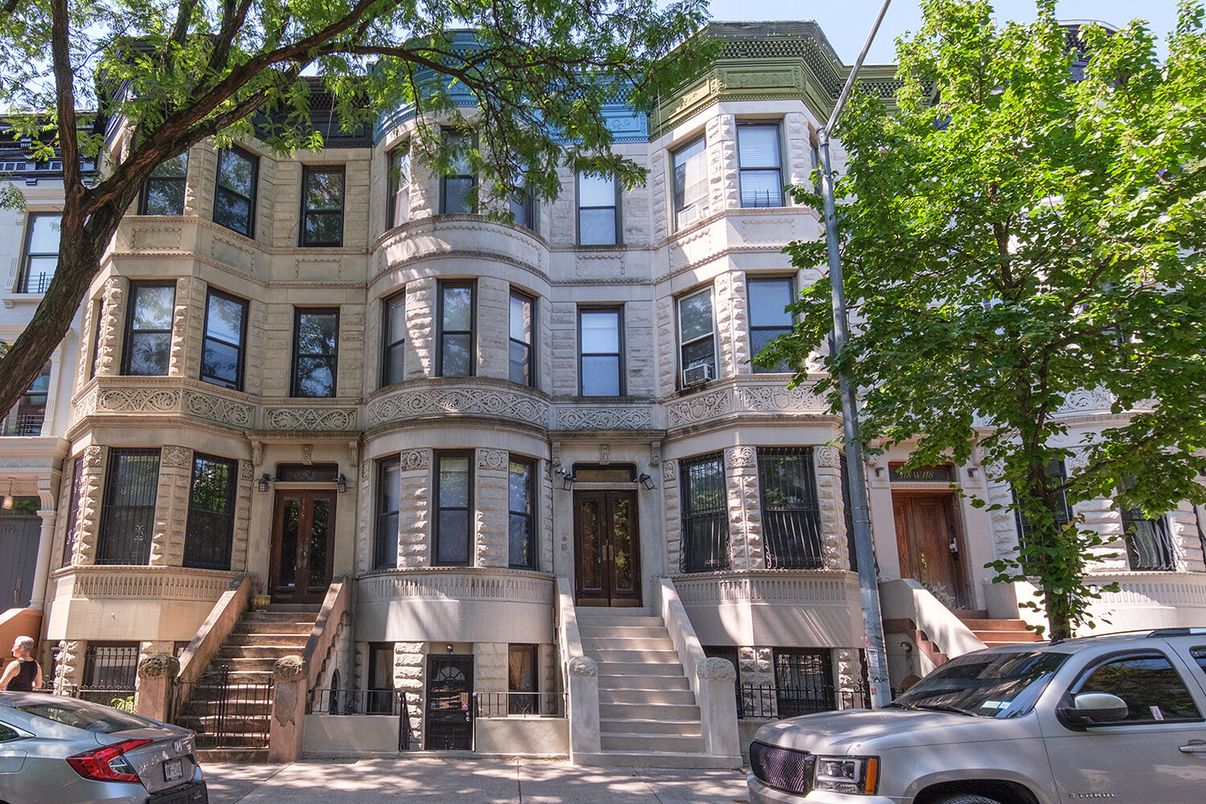 Exterior, Facade, Brownstone