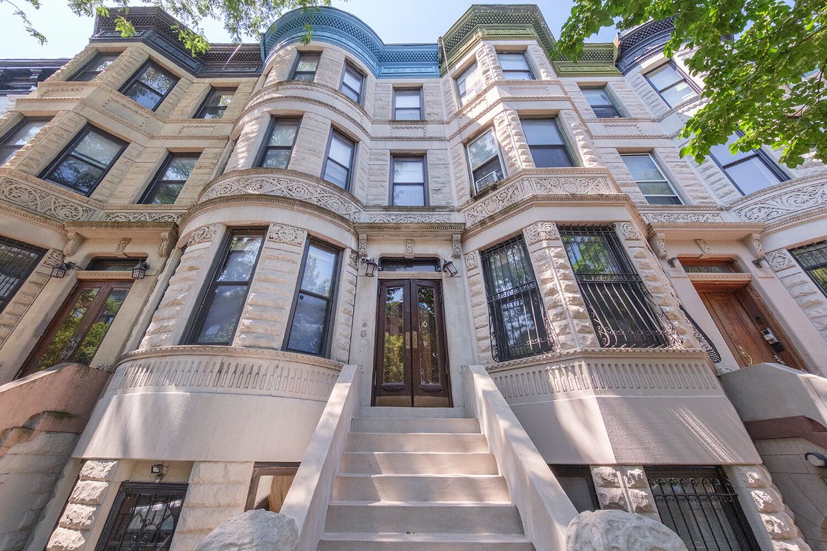 Exterior, Facade, Brownstone