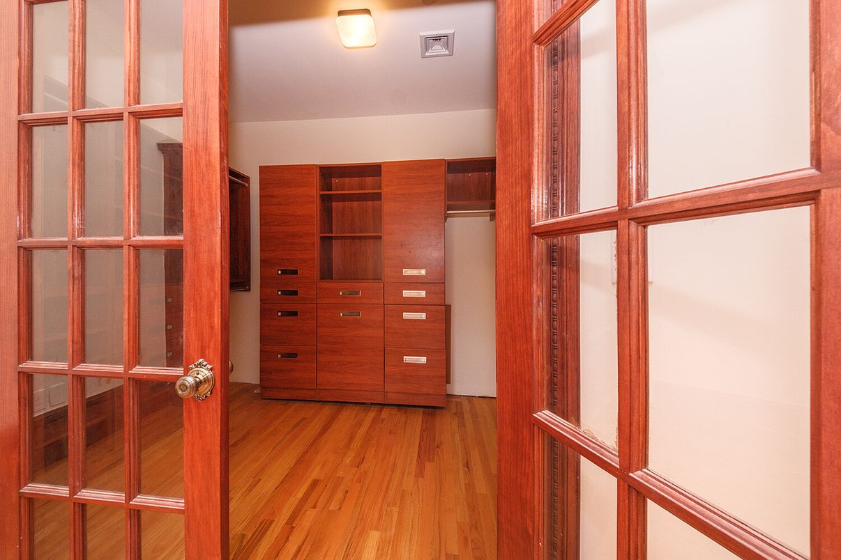 Interior, Walk-in Closets, Wood Texture Flooring