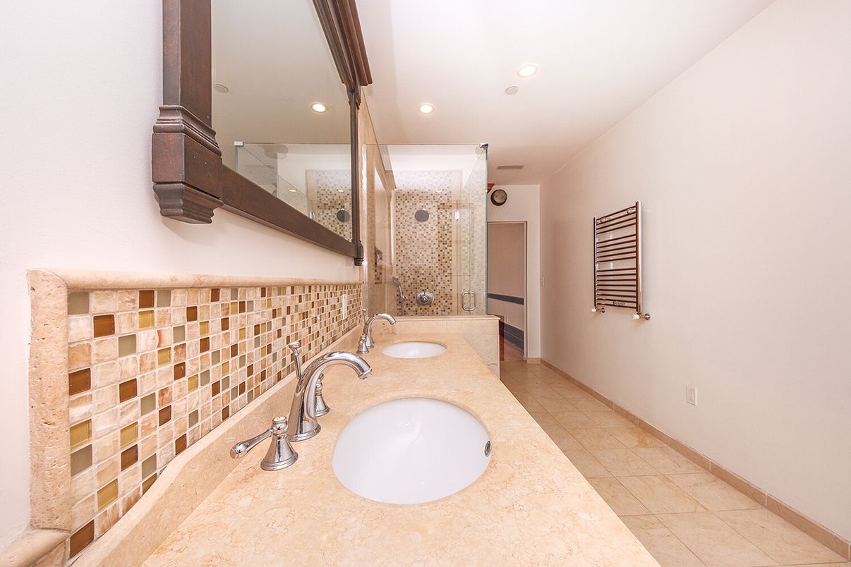 Bathroom, Dual Sink Vanities, Interior, Recessed Lighting
