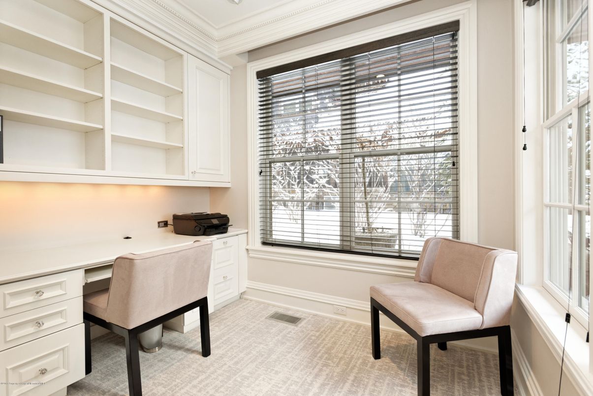 Home Office, Interior