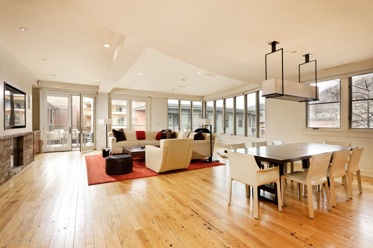 Dining room, Interior, Living room, Pendant Lights, Recessed Lighting, Wood Texture Flooring