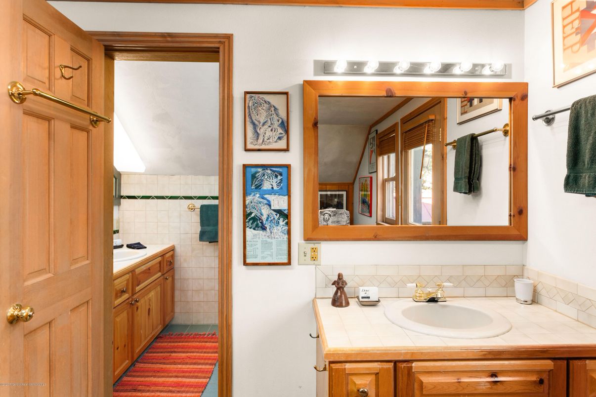 Bathroom, Interior, Tile Countertops