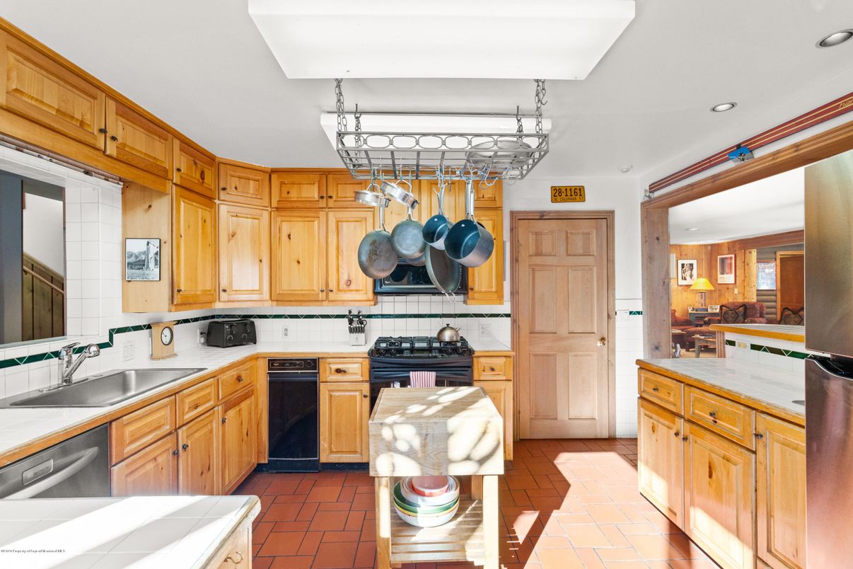 Chandelier, Interior, Kitchen, Recessed Lighting, Stainless Steel Appliances
