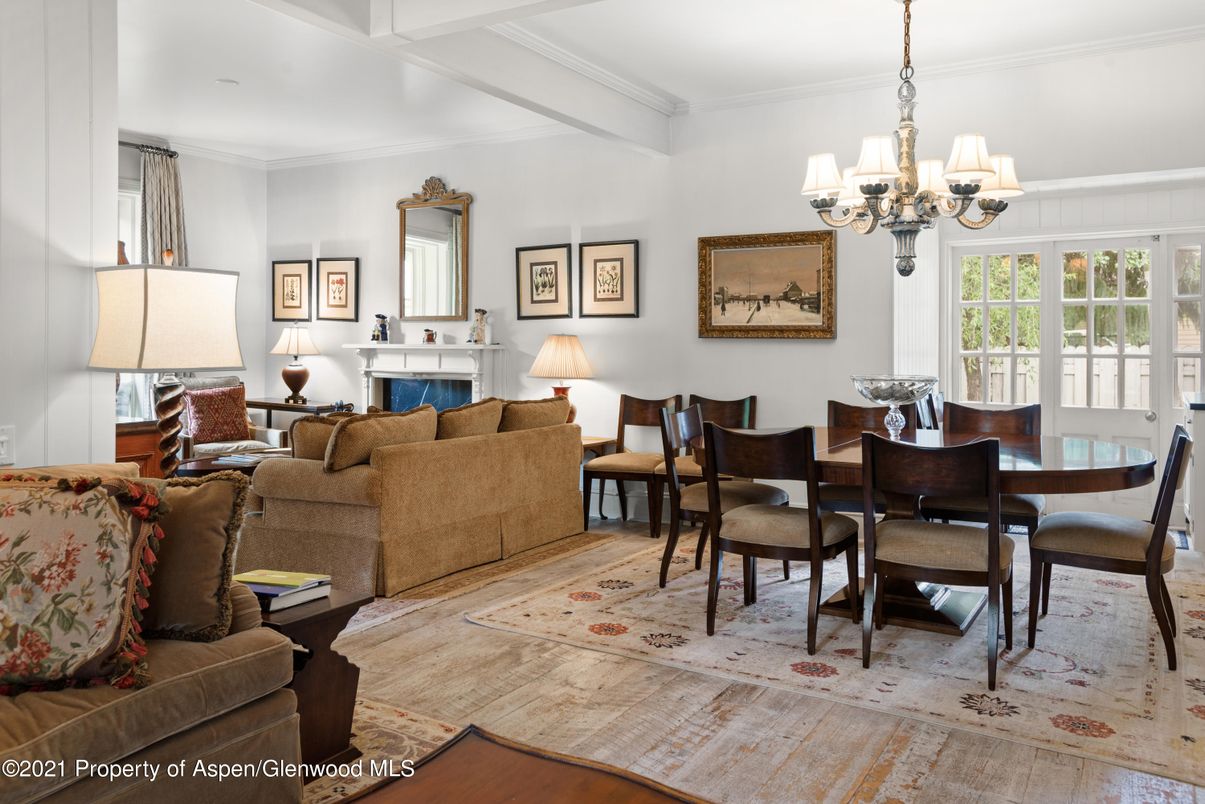 Chandelier, Dining room, Interior, Living room, Wood Texture Flooring