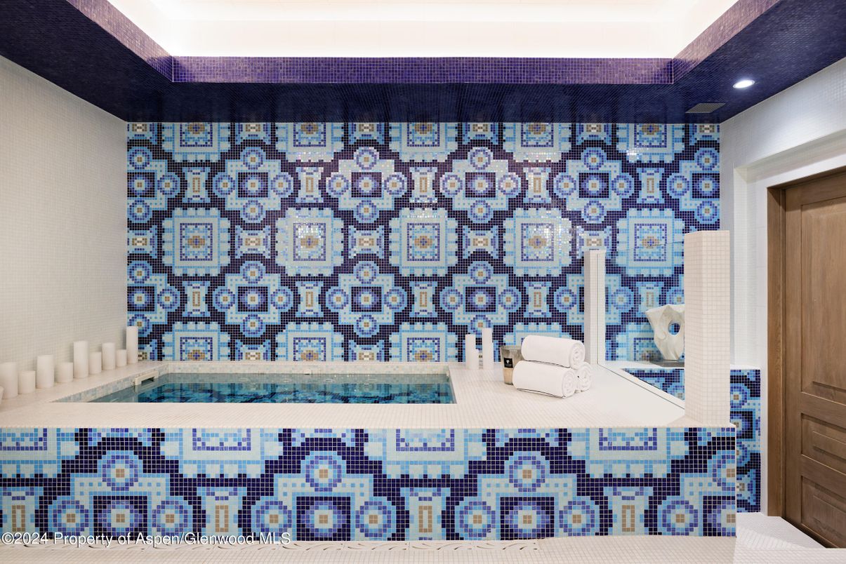 Interior, Pool, Recessed Lighting